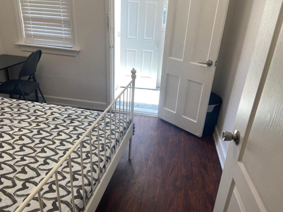 Budget Quad Room With En Suite Bathroom 36B Toronto Exterior photo