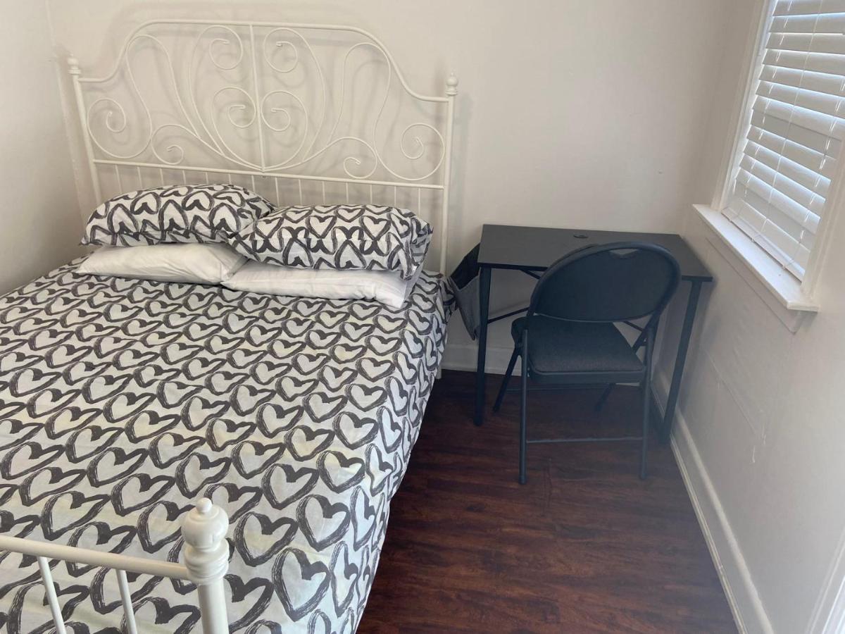Budget Quad Room With En Suite Bathroom 36B Toronto Exterior photo